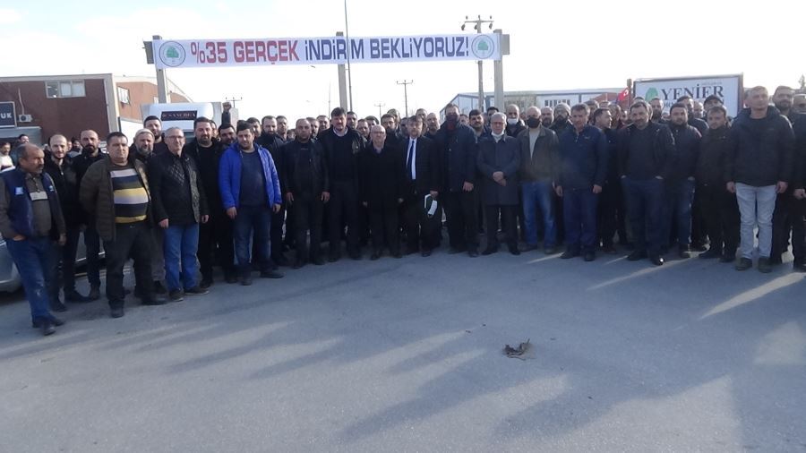 Mobilyacı esnafı zamlara karşı sokağa indi