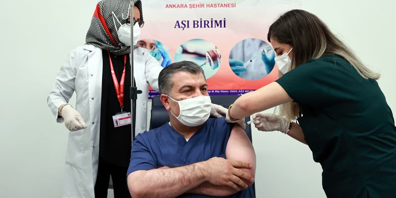 Bakan Koca, Koronavirüs Aşısının 2. Dozunu Yaptırdı