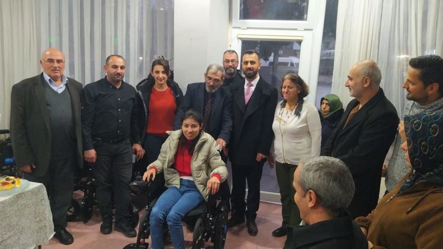 ENGELLİLERİN YÜZÜNÜ GÜLDÜREN BAĞIŞ