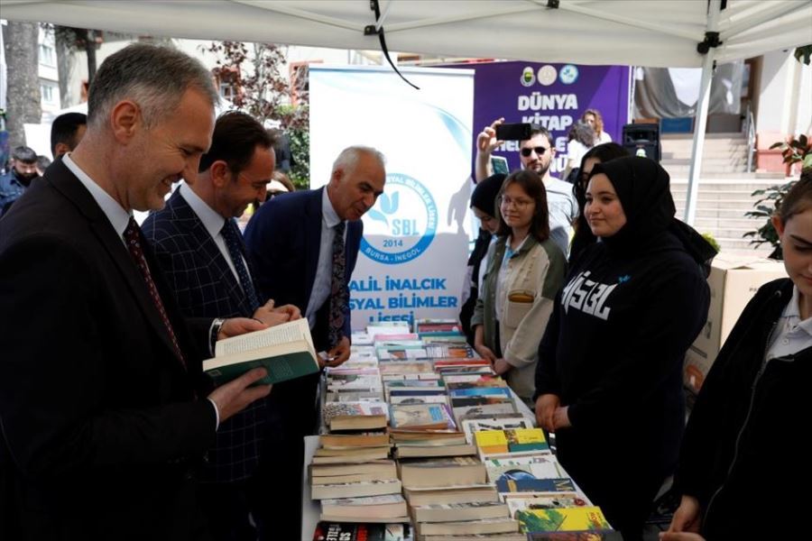 Dünya Kitap Hediye Etme Gününde 2 Bin Kitap Dağıtıldı