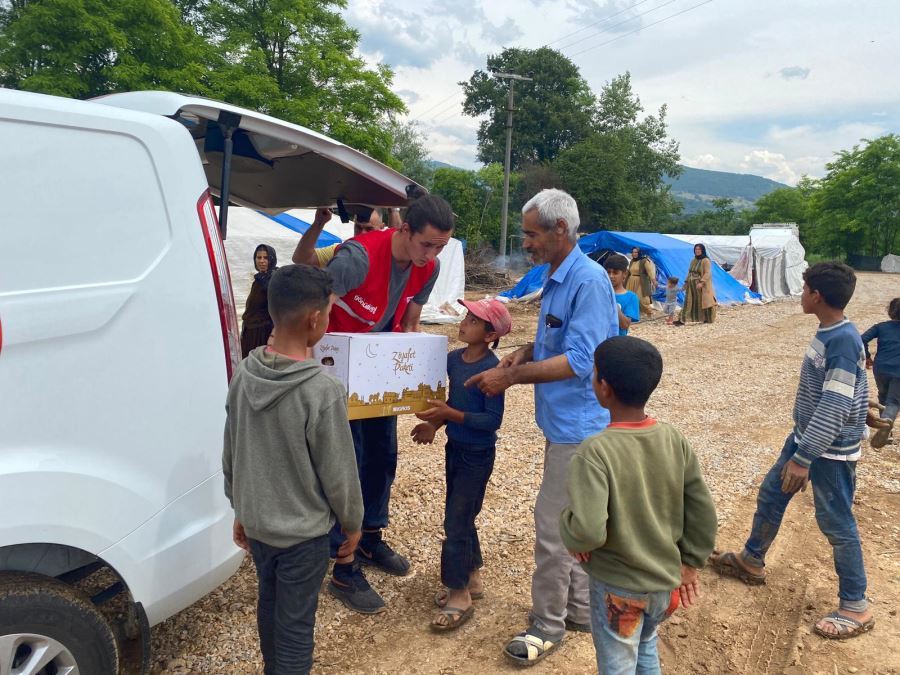 Tarım işçilerinin imdadına Kızılay yetişti