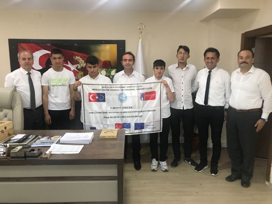  ÖZEL ÖĞRENCİLER İLÇE MİLLİ EĞİTİM MÜDÜRÜNÜ ZİYARET ETTİ