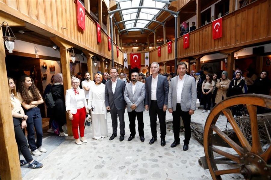 Çöpler Oyuncak Oldu