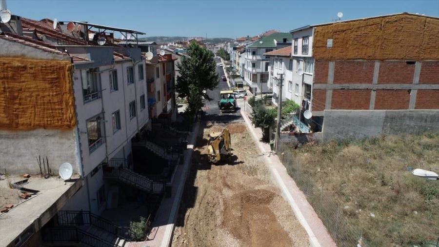 Fatih Mahallesinde Yol Ve Kaldırım Eksikleri Gideriliyor