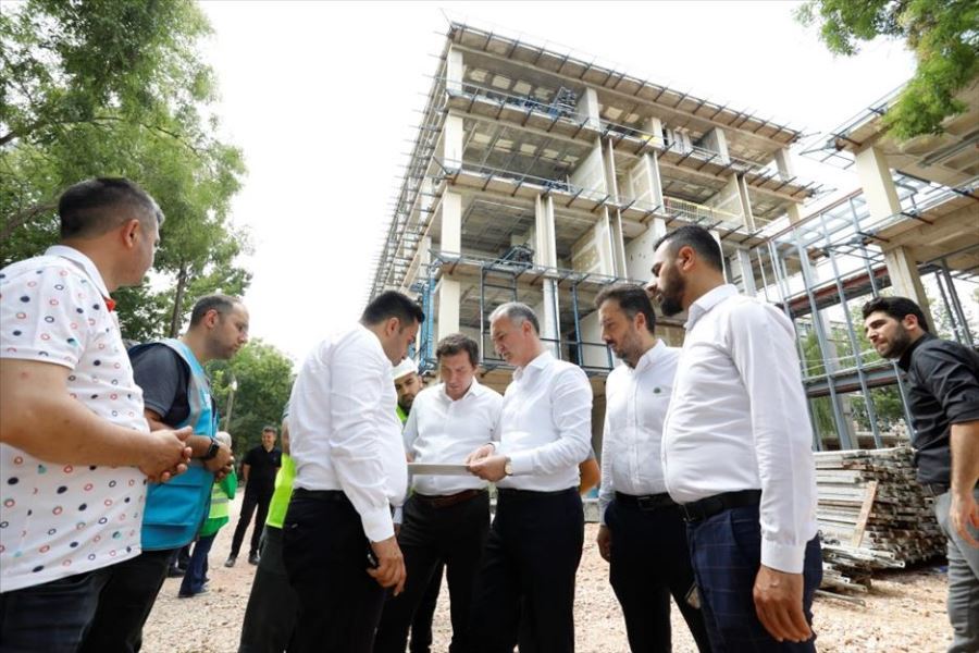 BELEDİYE HİZMET BİNASINDA DIŞ CEPHE ÇALIŞMALARI BAŞLADI