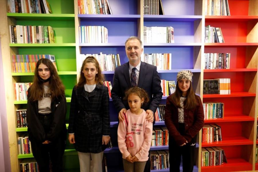 İNEGÖLLÜ GENÇLER NÖBETÇİ KİTAPHANELERE AKIN EDİYOR