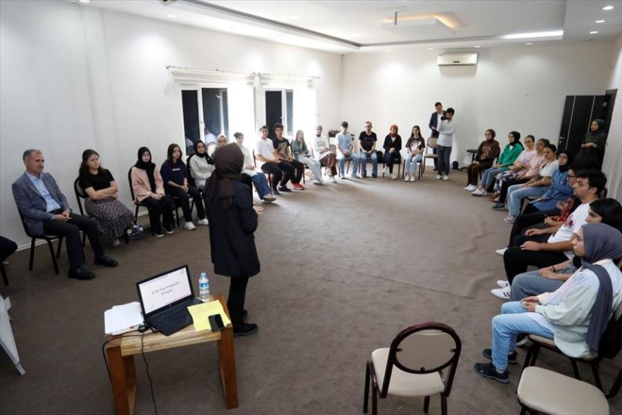 Vizyon Kulübü Kariyer Atölyeleri Gençlerin Geleceğine Şekil Veriyor