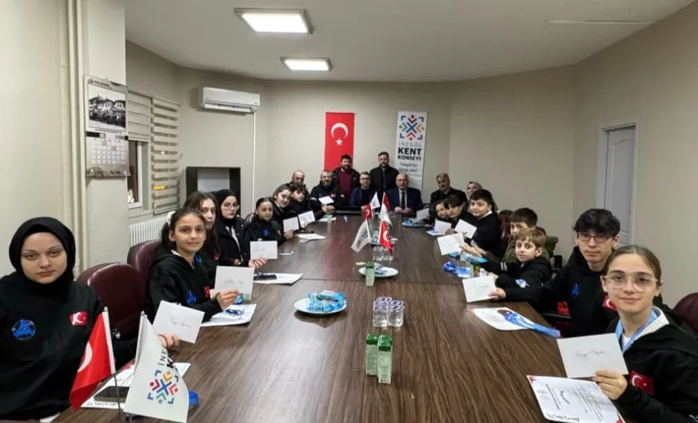 İnegöl Kent Konseyi Şampiyonları Ağırladı