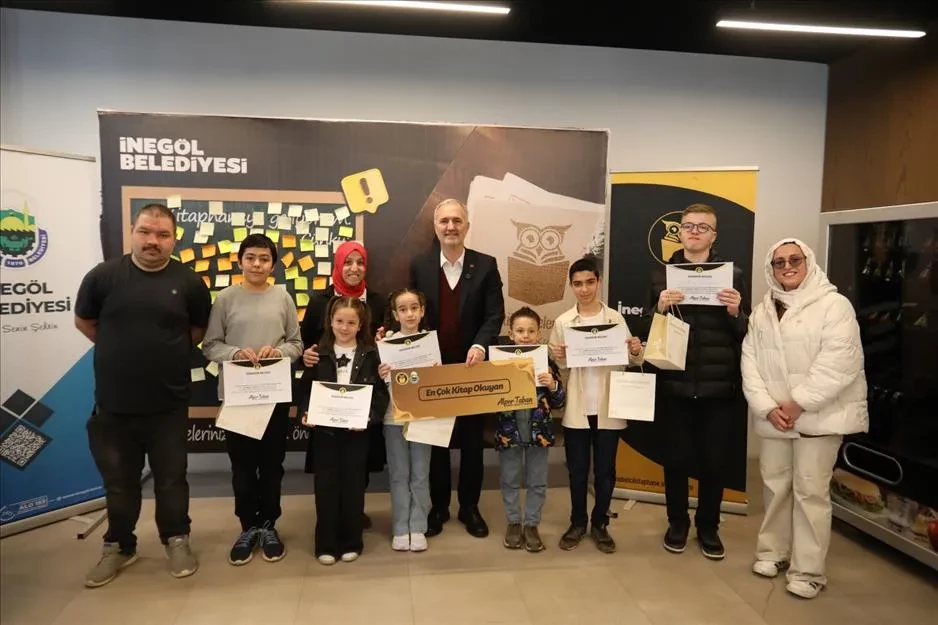 İnegöl Belediyesi Nöbetçi Kitaphanelerinin En’leri Ödüllerini Aldı