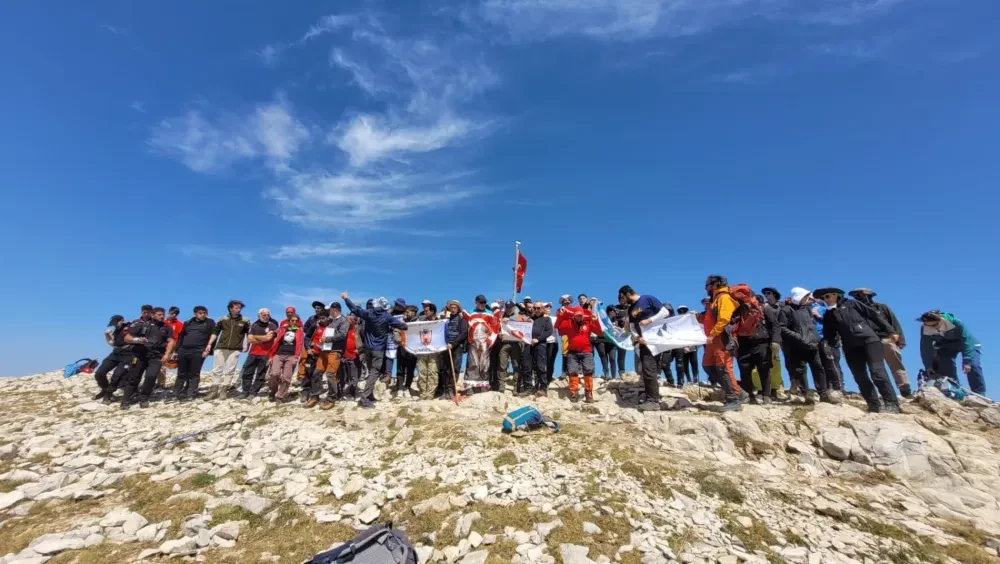 Zaferi Zirvede Kutladılar