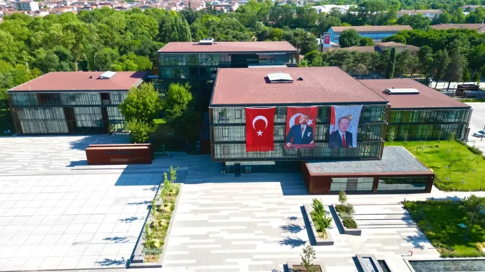 İnegöl Belediyesi’nden 1500 Öğrenciye Kırtasiye Yardımı
