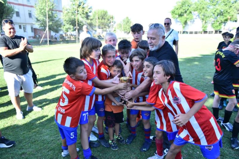 Gençler futbola doydu