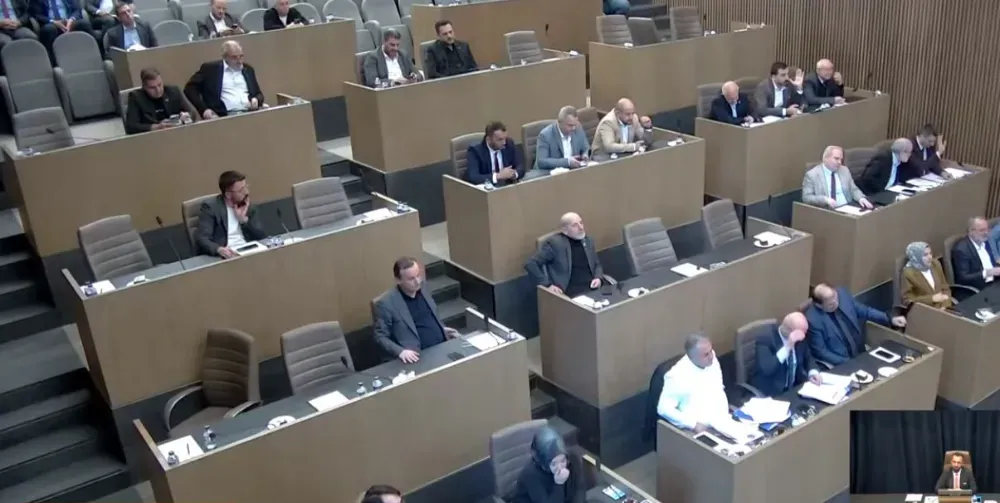 İnegöl Belediye Meclisi'nde sürpriz istifa