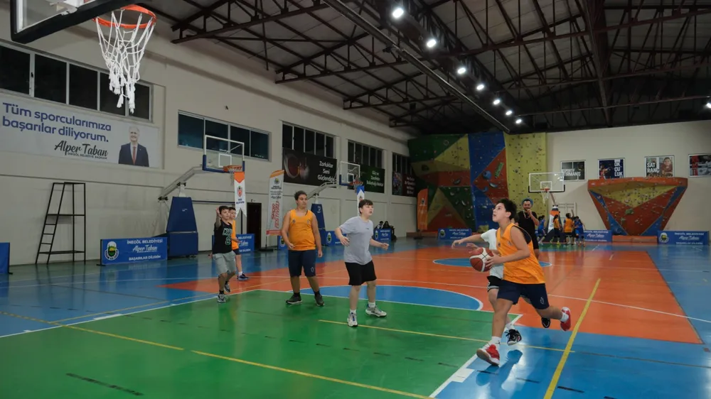 İnegöl'de Sokak Basketbolu Turnuvası Başladı