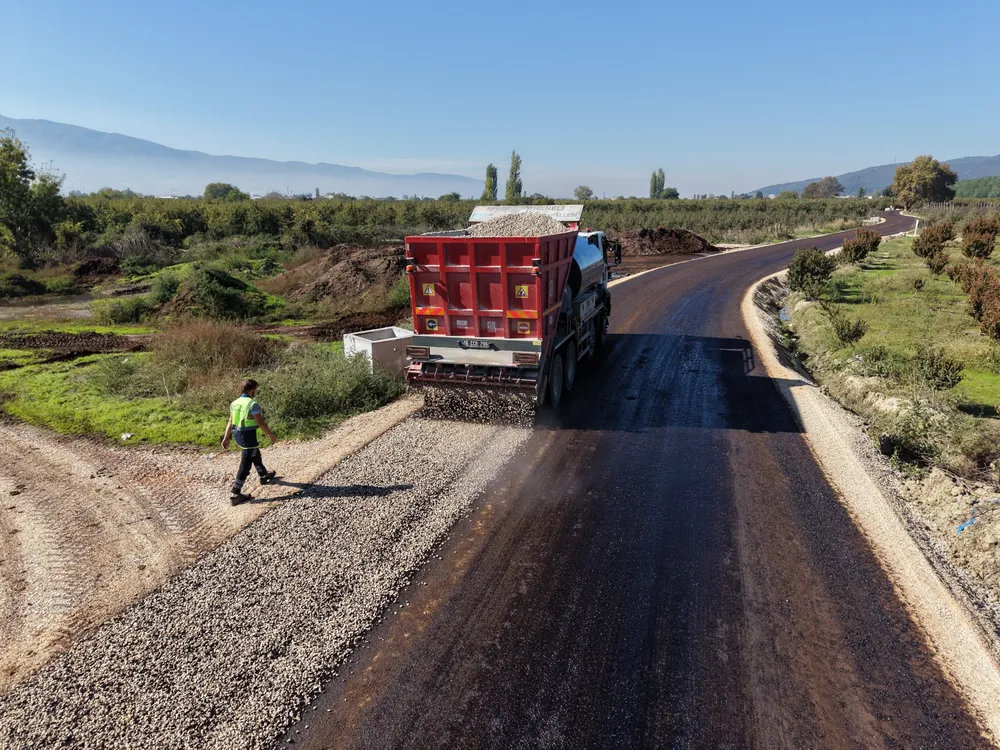 Bursa Büyükşehir Belediyesi 6 Mahallede Yol Yenileme Çalışması Başlattı