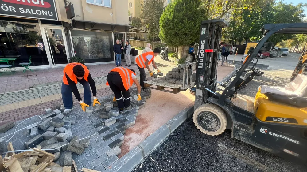 Bursa Büyükşehir Belediyesi Erdoğan Caddesi'nde Yenileme Çalışmalarına Başladı