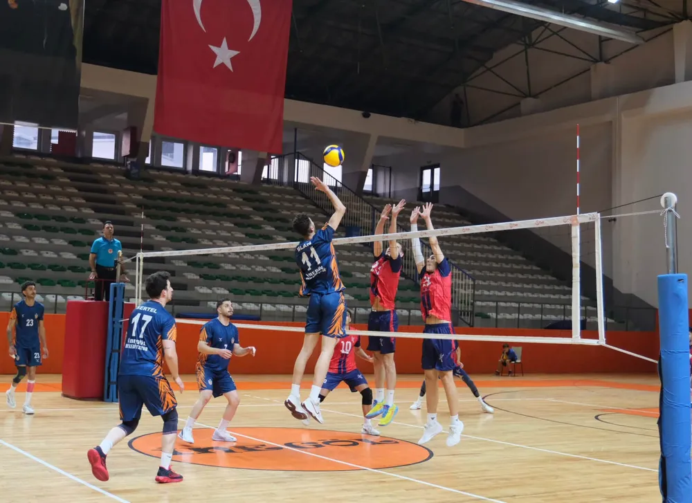İnegöl Belediyespor Erkek Voleybol Takımı Liderliğini Korudu