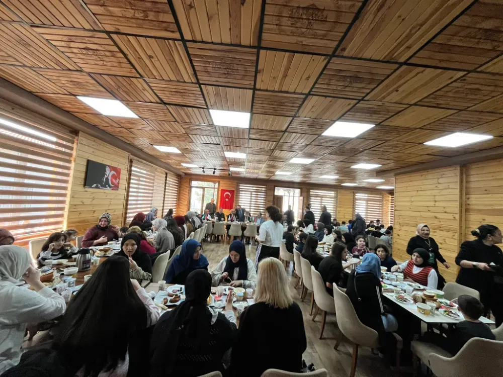 İnegöl şavşatlılar derneği’nden şavşatlı öğrencilere kahvaltılı karşılama