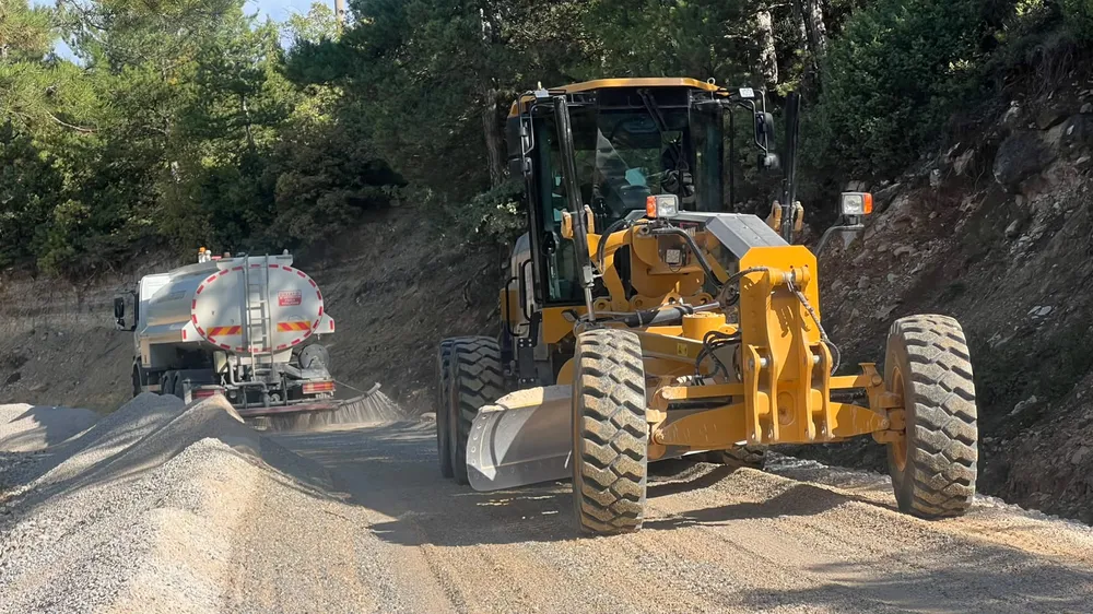 Keles'te Ulaşım Ağı Güçleniyor: Üç Mahalle Arasında Yol Çalışmaları Devam Ediyor