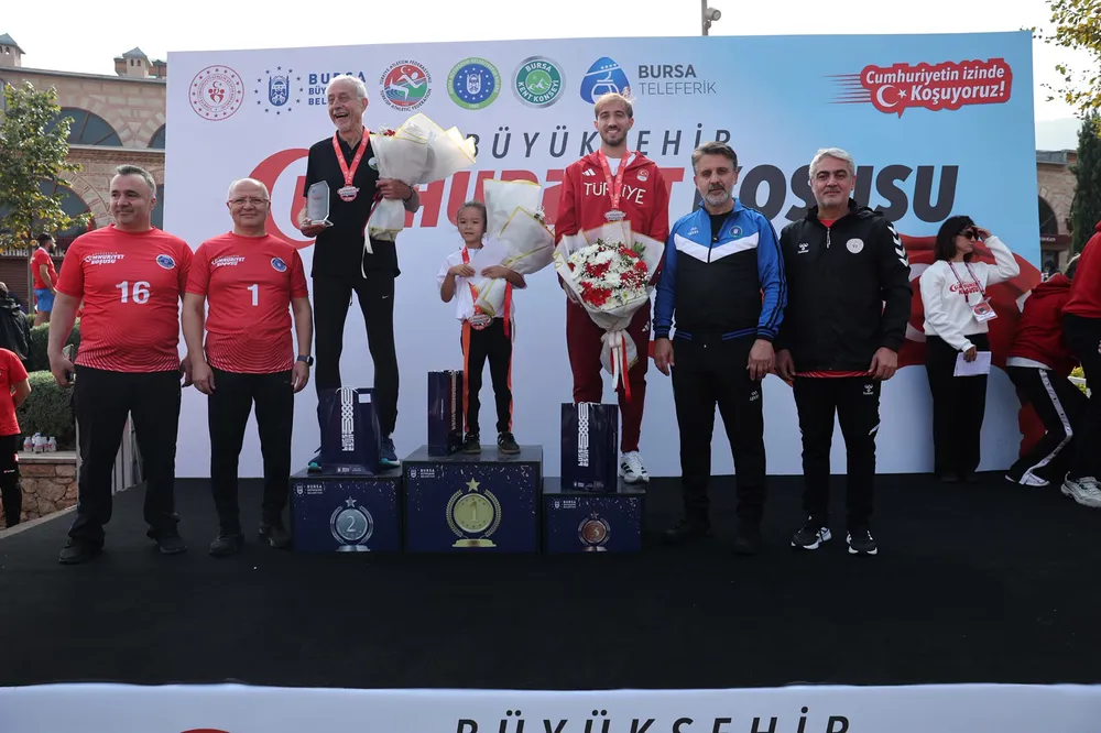 Bursa'da Cumhuriyet Coşkusu İçin Binlerce Kişi Koştu