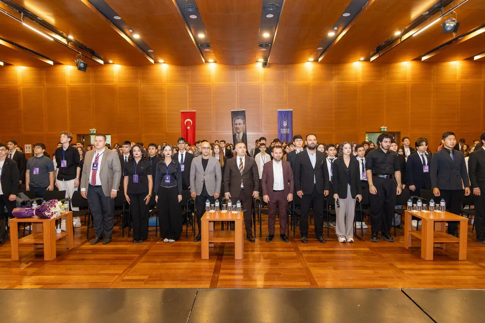 Bursa'da Gençler NovaMUN'26 Konferansı ile Küresel Sorunlara Çözüm Üretti