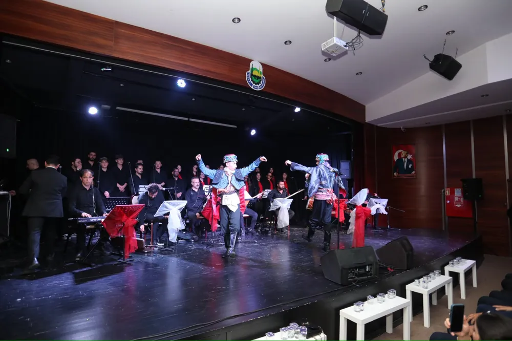 İnegöl Belediyesi Gençlik Korosu'ndan Cumhuriyet Özel Konseri