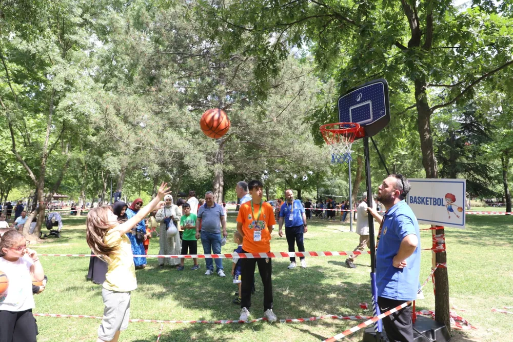 İnegöl Belediyesi Çocuklar İçin Spor Şenliği Düzenliyor