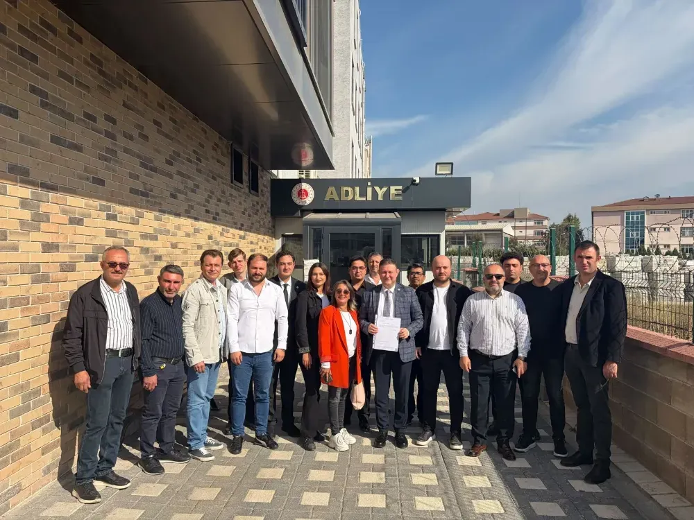 YENİ Parti İnegöl’de Erkan Dönmez ve yeni yönetim mazbatasını aldı
