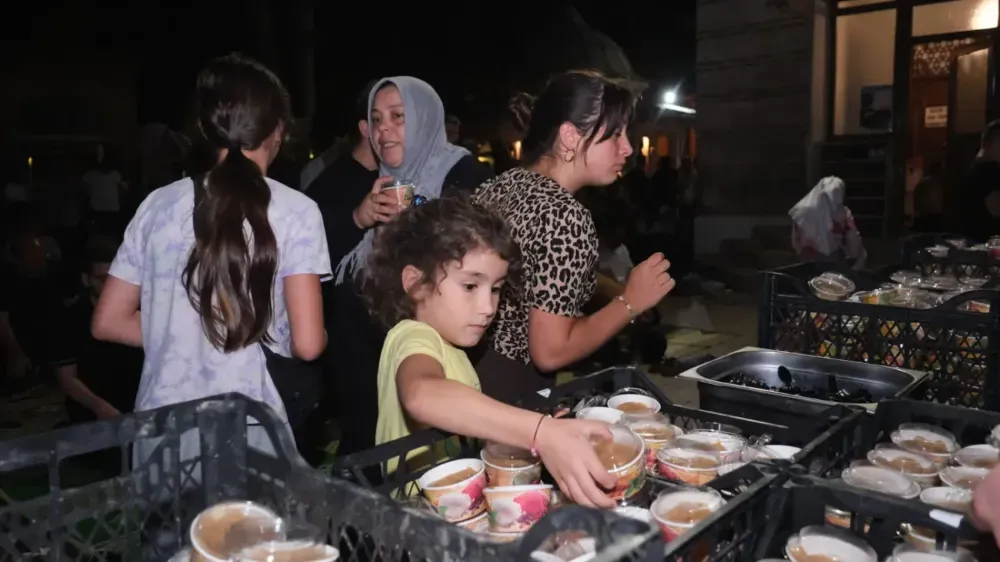 İnegöl Belediyesi’nin Helva Geleneği Mevlid Kandilinde De Devam Etti