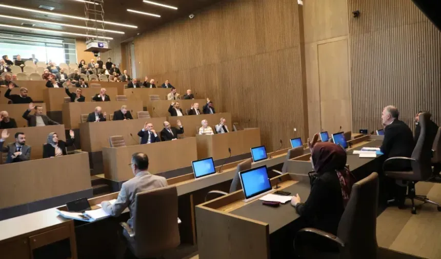 İnegöl Belediyesi 2010 model çöp kamyonunu Suriye'ye hibe etti