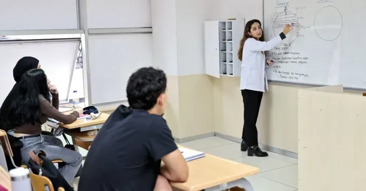 Büyükşehir’in ücretsiz YKS kurslarında eğitimler başladı