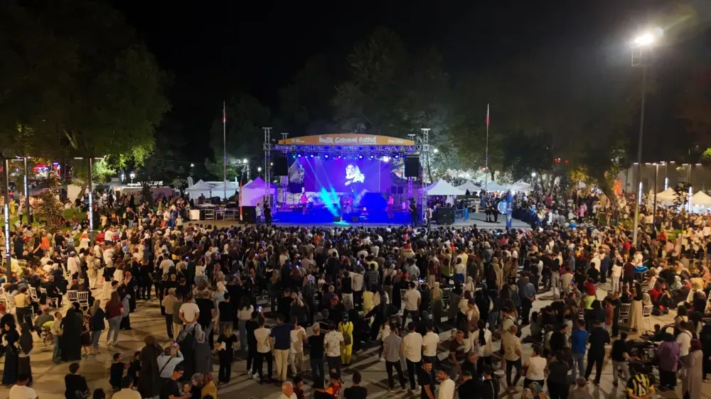 İnegöl Gastronomi Festivali’nde Lezzet Şöleni Retrobüs Coşkusuyla Taçlandı