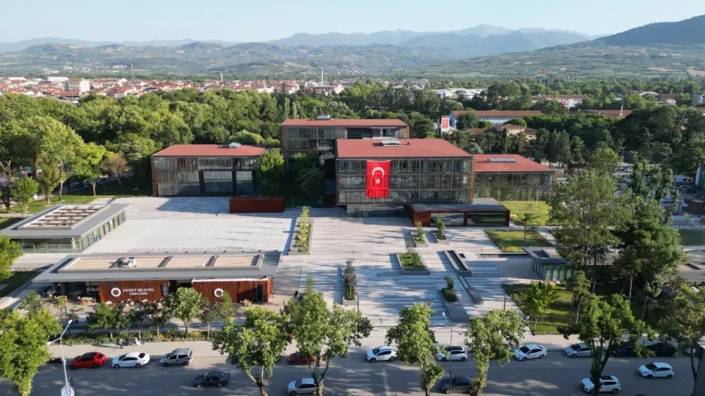 İnegöl Belediyesi’nden 1650 Öğrenciye 3.3 Milyon TL’lik Kırtasiye Desteği